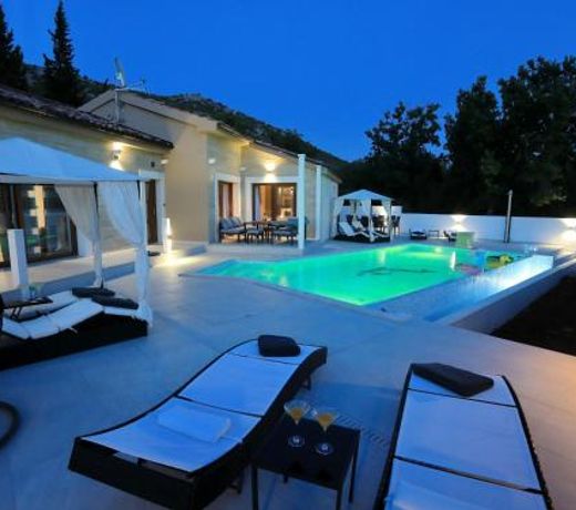 Amazing villa with pool and sea view surrounded by nature