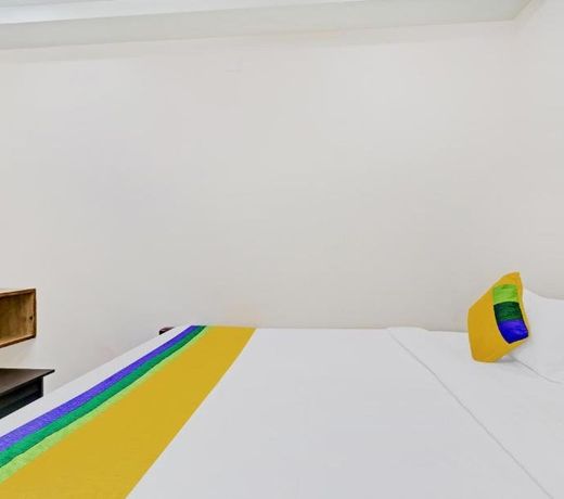 Itsy By Treebo - Vardhan Stay Inn