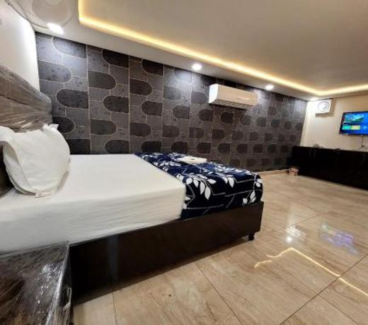 HOTEL CROWN INN