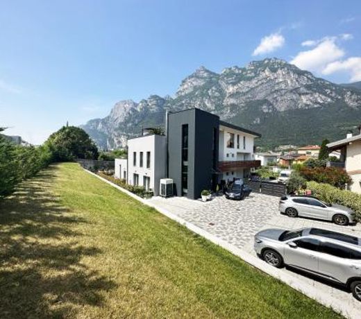 Residence Zangirolami - Luxury Garden and Balcony Apartments