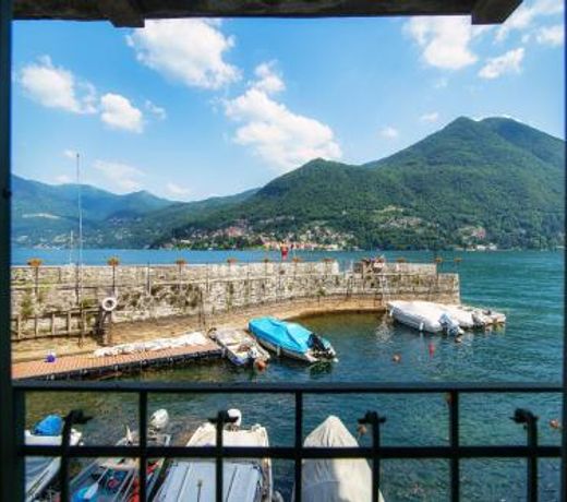 Acqua - by MyHomeinComo