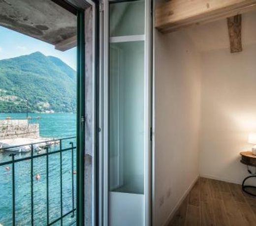 Acqua - by MyHomeinComo