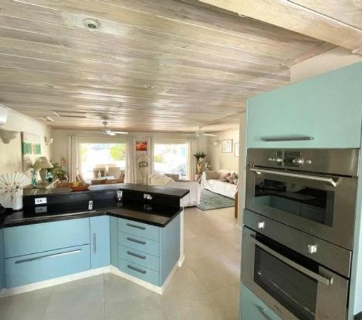Nanpa, Luxury Family Three Bed Villa, St James West coast, Private pool