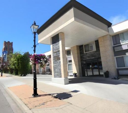 The Medicine Hat Villa