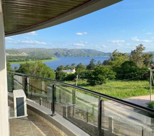 Departamento con vistas al lago en Veneto Village