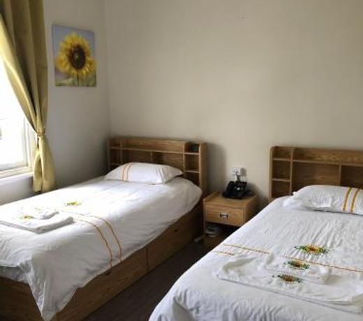 Hearty Center Motel