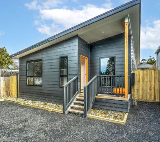 The house with the orange door Inverloch