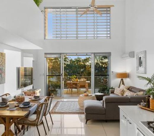 3 Bedroom Penthouse - Short Walk to Sandstone Point