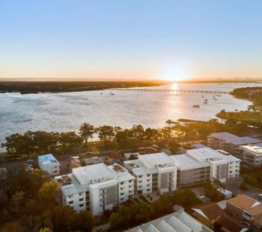 3 Bedroom Penthouse - Short Walk to Sandstone Point