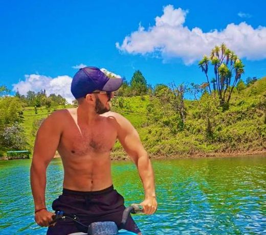 Finca Santa Monica Guatape Privada Lujosa Piscina Jacuzzi Sauna muelle Represa jetski planchon