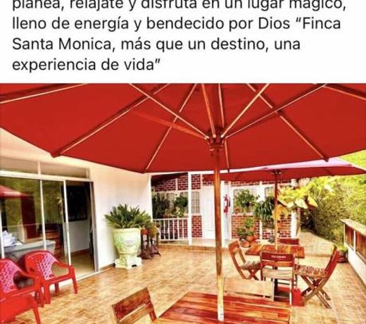 Finca Santa Monica Guatape Privada Lujosa Piscina Jacuzzi Sauna muelle Represa jetski planchon