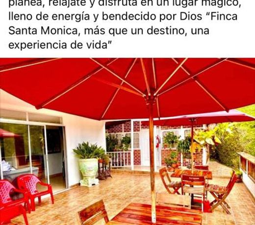 Finca Santa Monica Guatape Privada Lujosa Piscina Jacuzzi Sauna muelle Represa jetski planchon