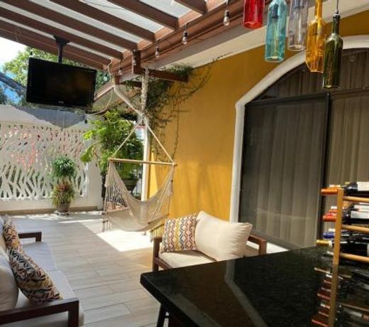 Airport SJO Residence - Edward & Familia Inn