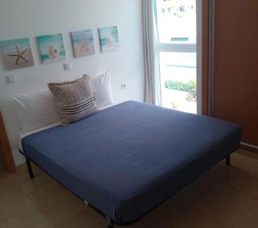 Lovely - Luxury 3 Bedrooms 500m from the Beach.