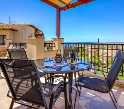 Modern apartment NZ11 large balconies with Sea and Mountain Views