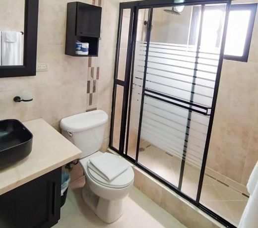 Spacious Private 7 Bedroom - Bachelors welcome