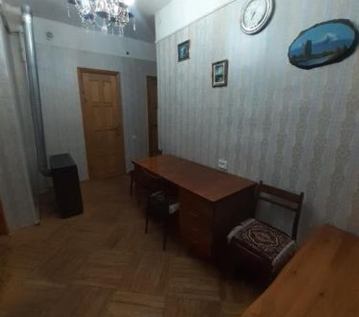 Apartment with closed parking