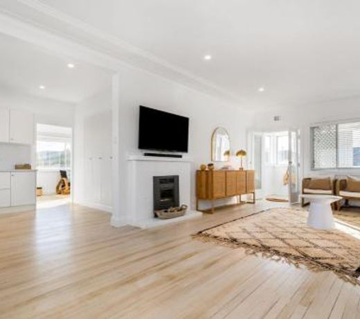 Bella Bay 2 Upstairs Unit - Most sought after location