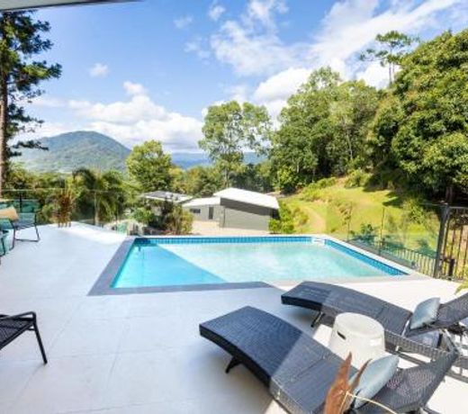 Treetops Retreat