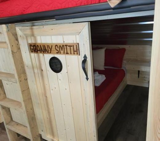 THE ORCHARD (HOSTEL WITH PRIVATE BUNKS)