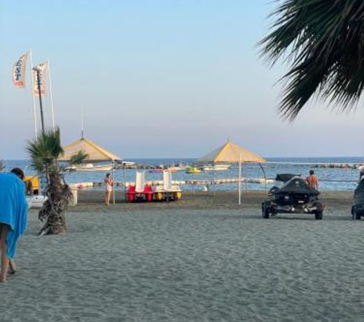 SEA VIEW AMATHUS LUXURY APT