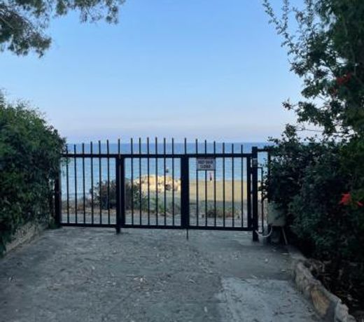 SEA VIEW AMATHUS LUXURY APT