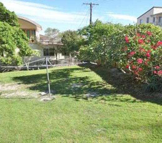Twin Dolphins 1, 1 - 18 Clarence St