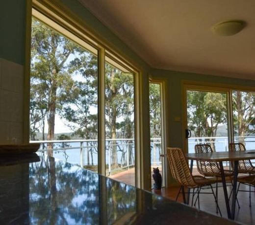 Tall Trees- Forest hideaway on Hastings Lagoon
