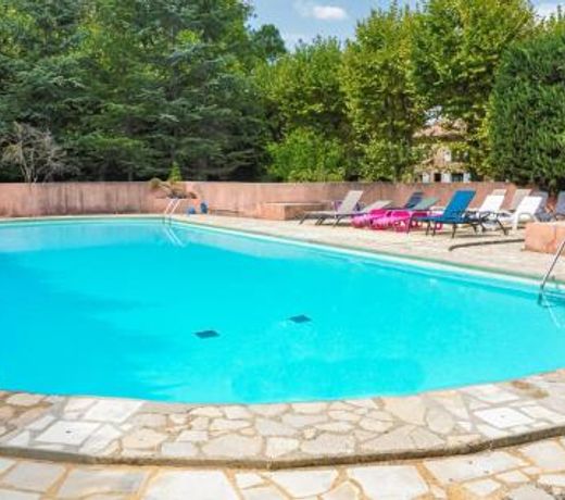 Stunning apartment in Rustrel with Outdoor swimming pool and 2 Bedrooms