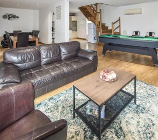 Awesome home in Pont-Saint-Esprit with WiFi, Indoor swimming pool and Private swimming pool