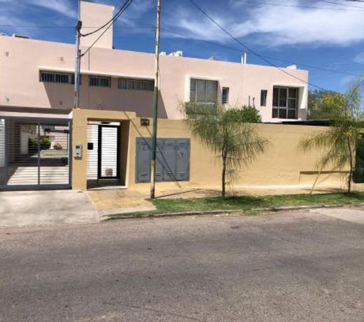 Hermoso Duplex c/Pileta y Cochera en Consorcio Privado Saavedra
