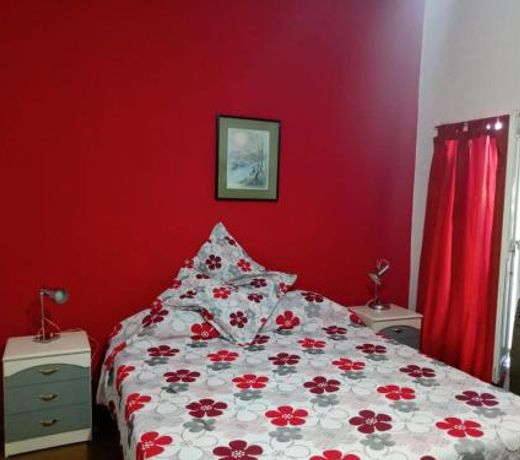 Canela House