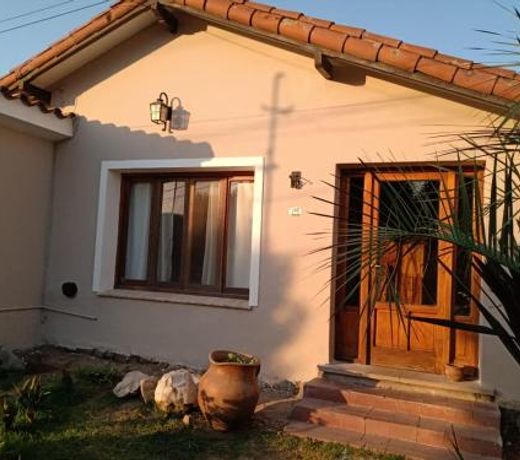 Canela House