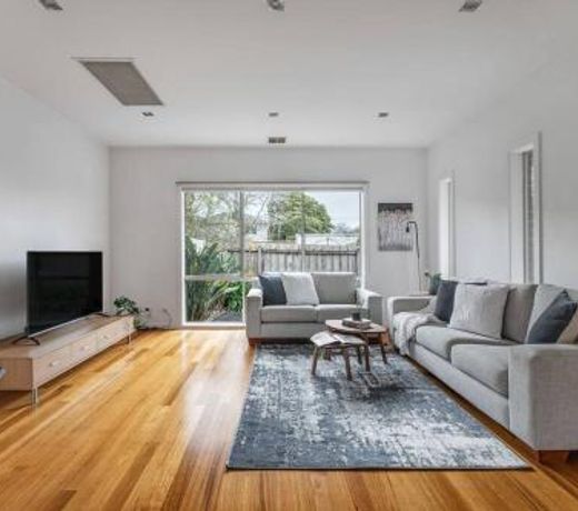 East Brighton Townhouse by Ready Set Host
