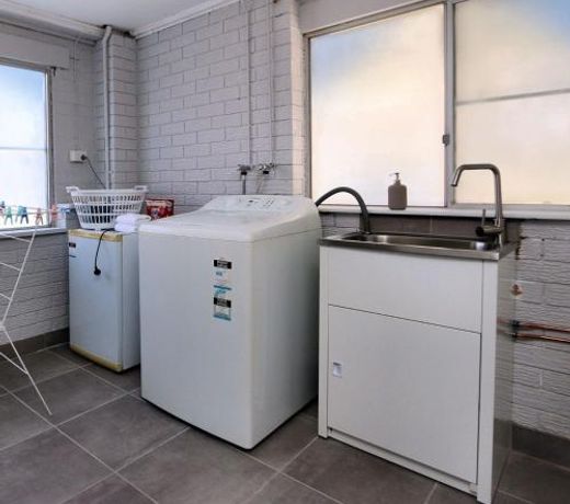 64 Bathurst Street