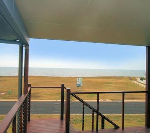 17 Sea Esplanade