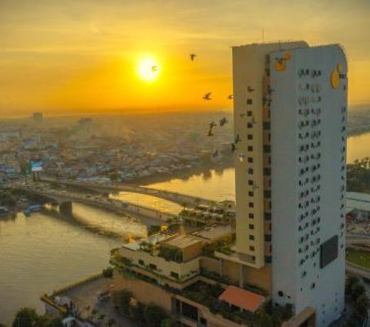 SUN & MOON, Riverside Hotel