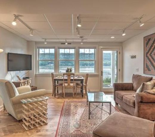 Lakefront Keuka Lake Apt with Seasonal Dock Access!