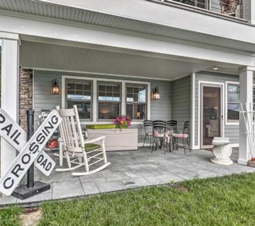 Lakefront Keuka Lake Apt with Seasonal Dock Access!