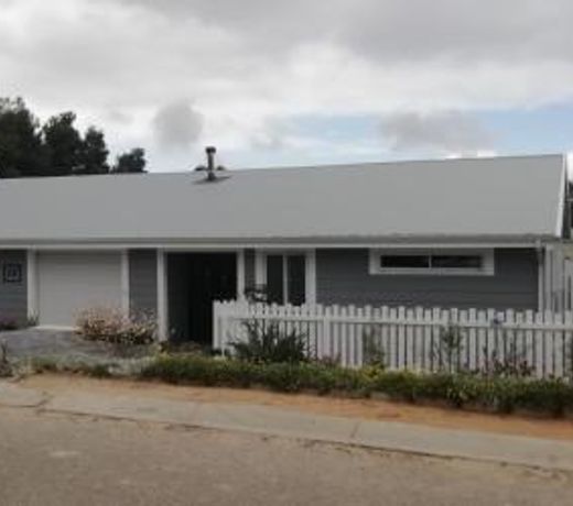 EEZY BREEZY HOLIDAY HOME