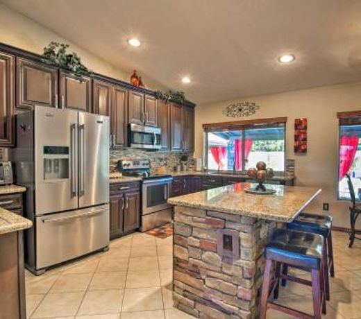 Red Mountain Mesa Oasis Pool, Bar and Game Room!