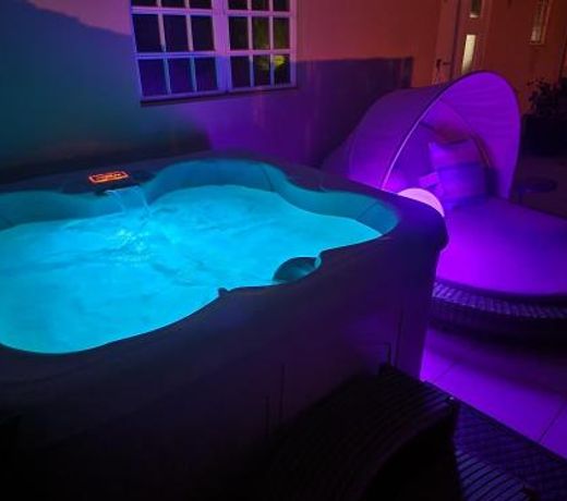 Beautiful 2BR apartment with Jacuzzi and Parking