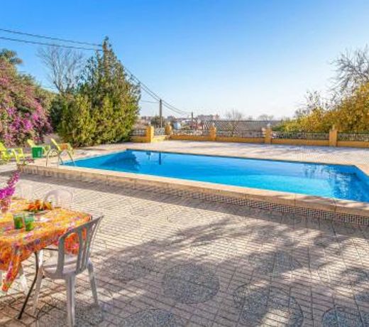 Nice home in Tomares with 7 Bedrooms, Outdoor swimming pool and Swimming pool
