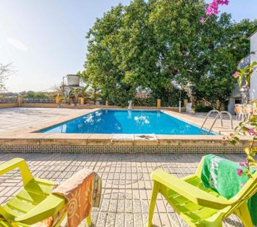 Nice home in Tomares with 7 Bedrooms, Outdoor swimming pool and Swimming pool