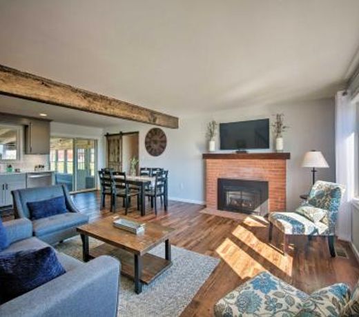 Family Home with Sunroom and Hot Tub, 12mi to Lancaster