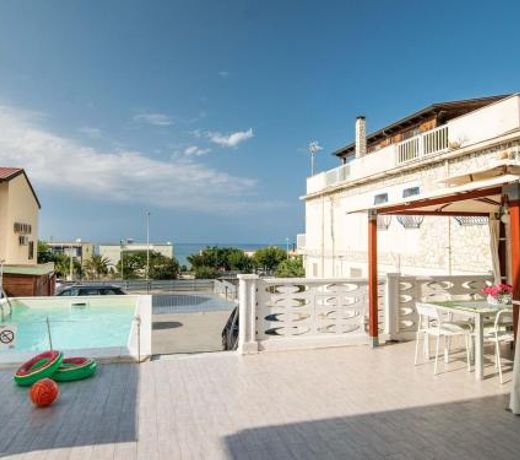 Apartment in Villa in Alcamo Marina with Swimming Pool
