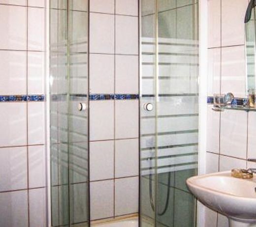 Nice apartment in Uniescie with 2 Bedrooms and WiFi