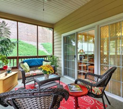 Condo on Kingwood Golf Course about 3 Mi to Main St!