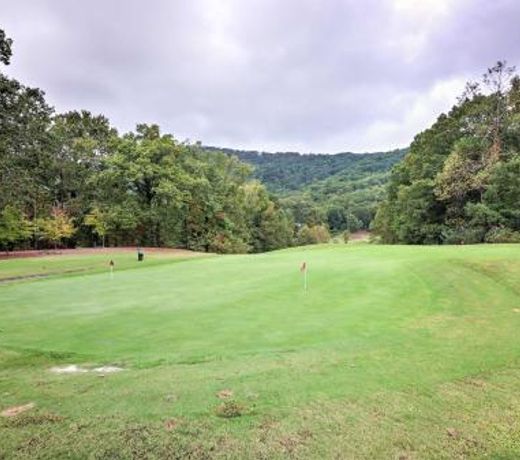 Condo on Kingwood Golf Course about 3 Mi to Main St!