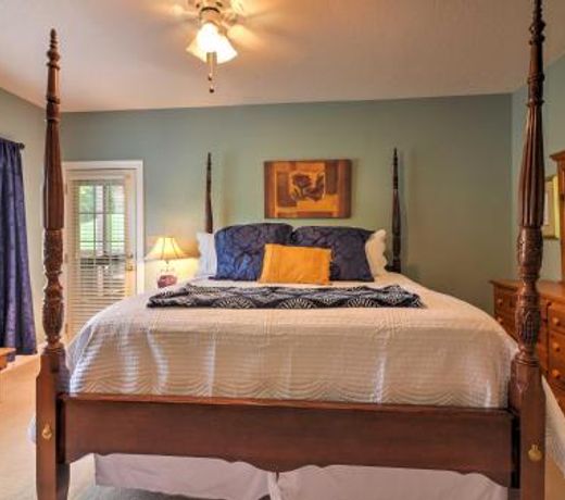 Condo on Kingwood Golf Course about 3 Mi to Main St!